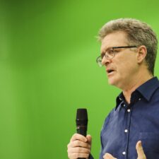 John Postill: “El lenguaje es poder, está en el corazón de las guerras culturales”